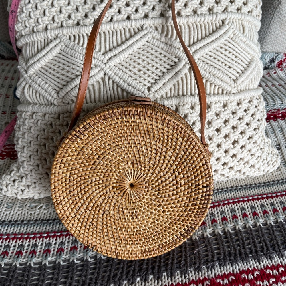 Round woven crossbody bag